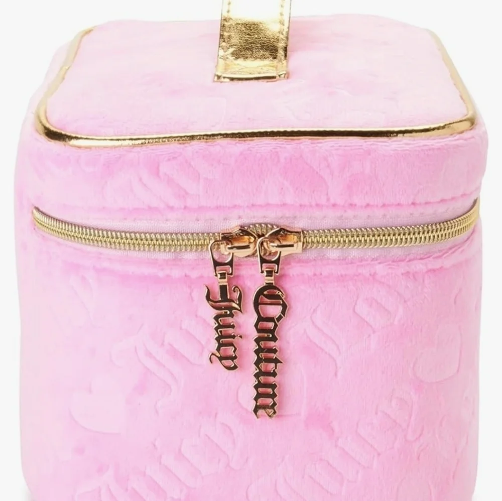 🔹Juicy couture pink velour cosmetics bag travel toiletries train case organizer